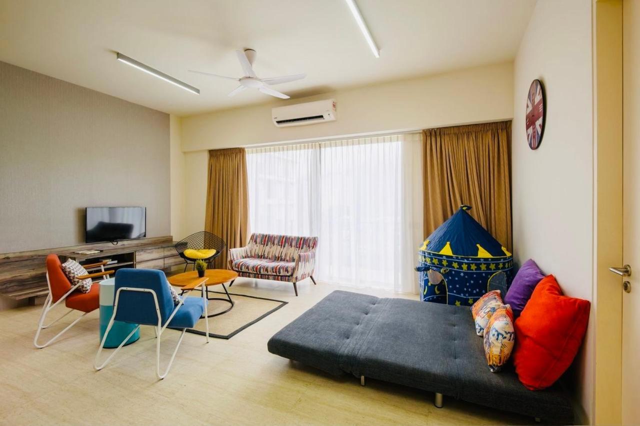 By The Sea Beach Front Apartment Batu Feringgi Ngoại thất bức ảnh