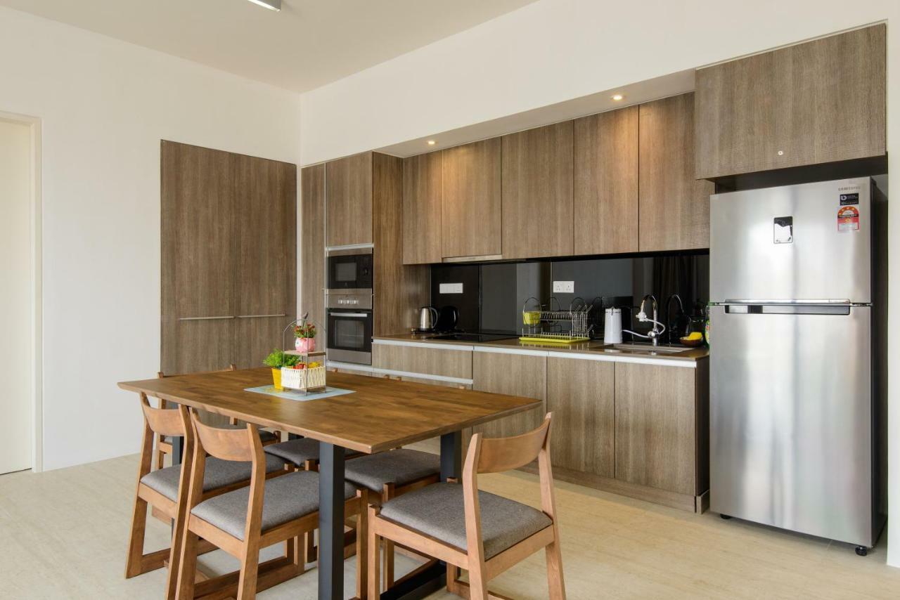 By The Sea Beach Front Apartment Batu Feringgi Ngoại thất bức ảnh