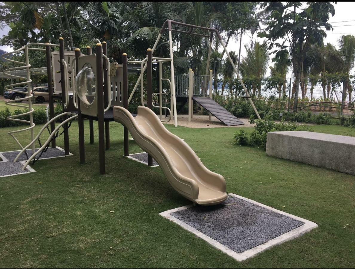 By The Sea Beach Front Apartment Batu Feringgi Ngoại thất bức ảnh