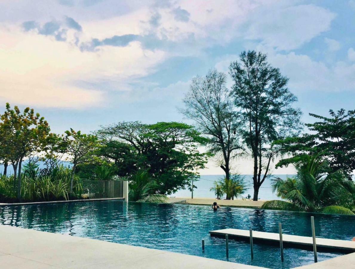 By The Sea Beach Front Apartment Batu Feringgi Ngoại thất bức ảnh