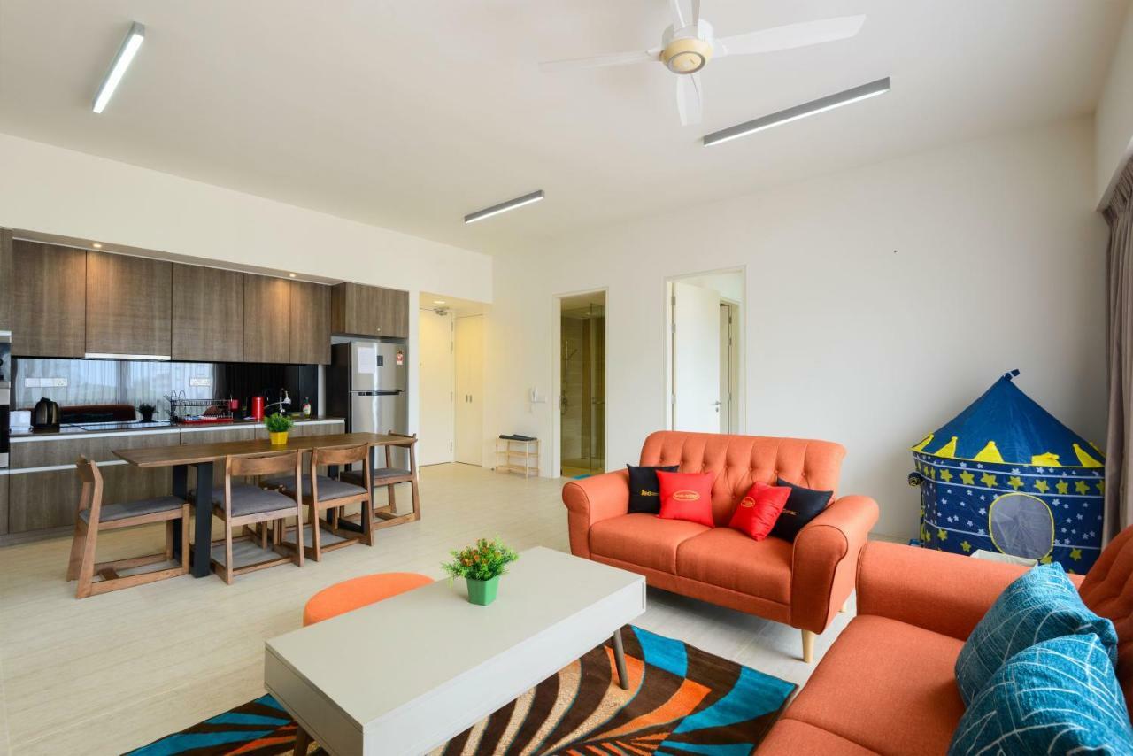 By The Sea Beach Front Apartment Batu Feringgi Ngoại thất bức ảnh