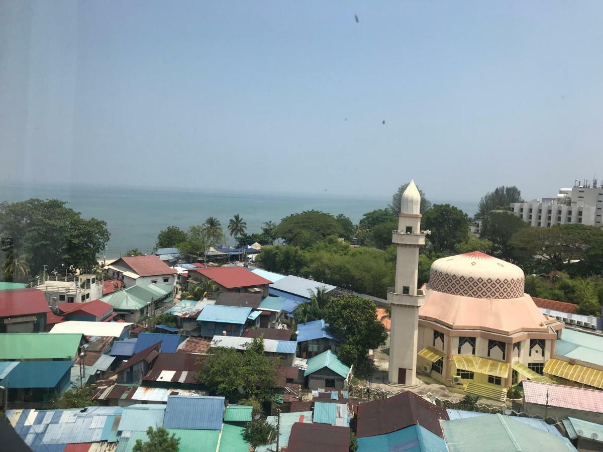 By The Sea Beach Front Apartment Batu Feringgi Ngoại thất bức ảnh